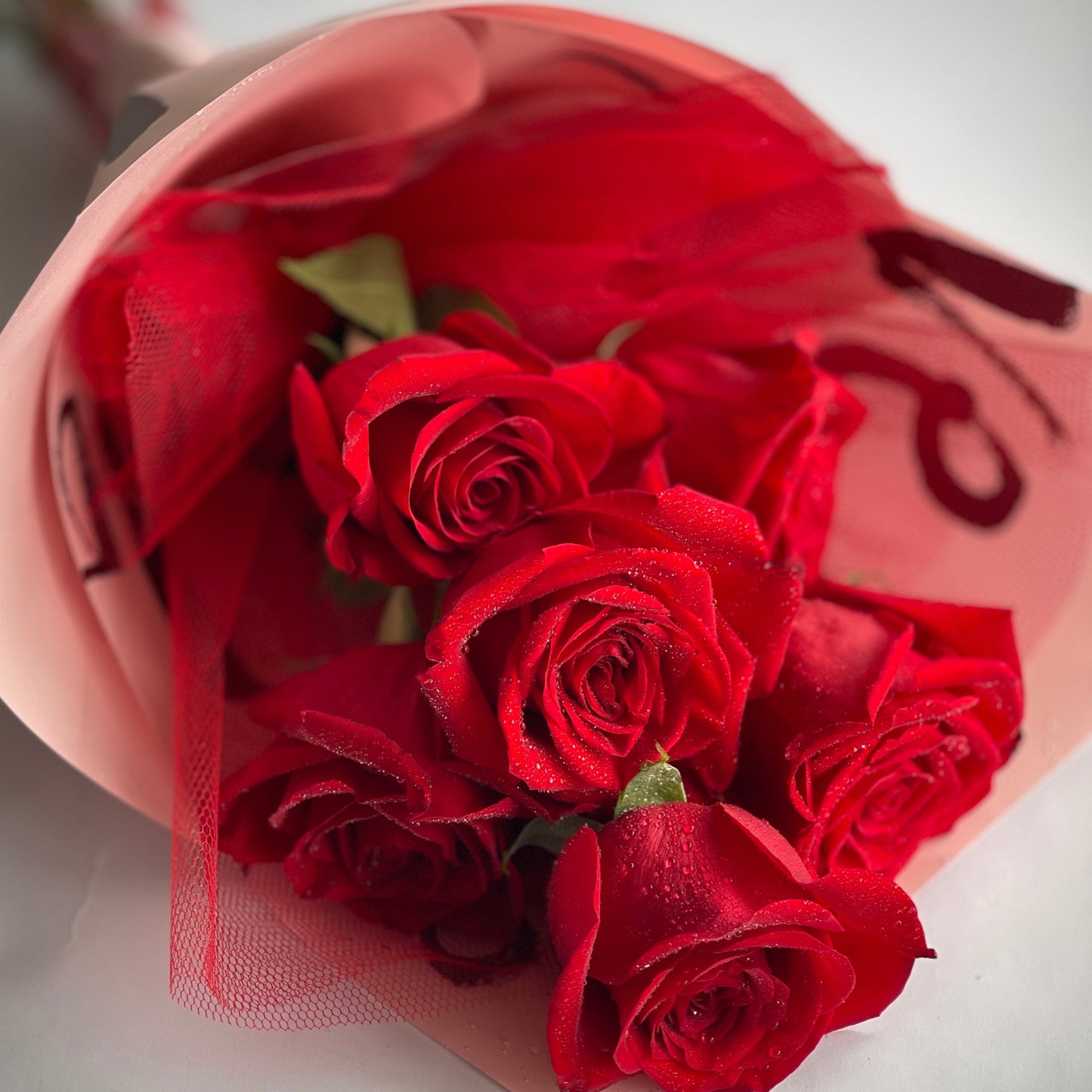 red roses, six red roses