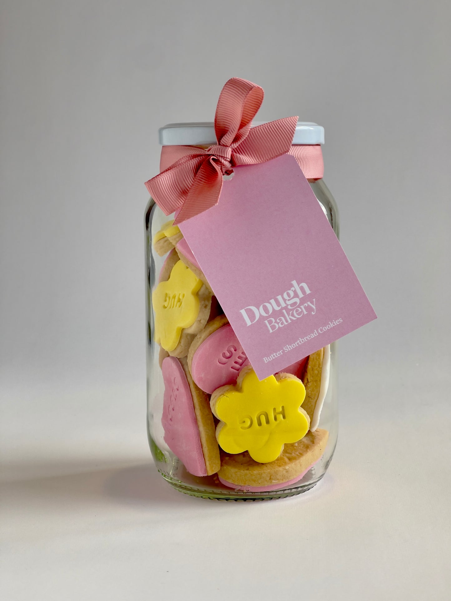 Mother's day cookie jar with decorated shortbread cookies.  Butter shortbread gift jar for Mum NZ.  Mother's Day edile gift jar Budflorists. Gift jar with pink ribbon and cookies for Mym